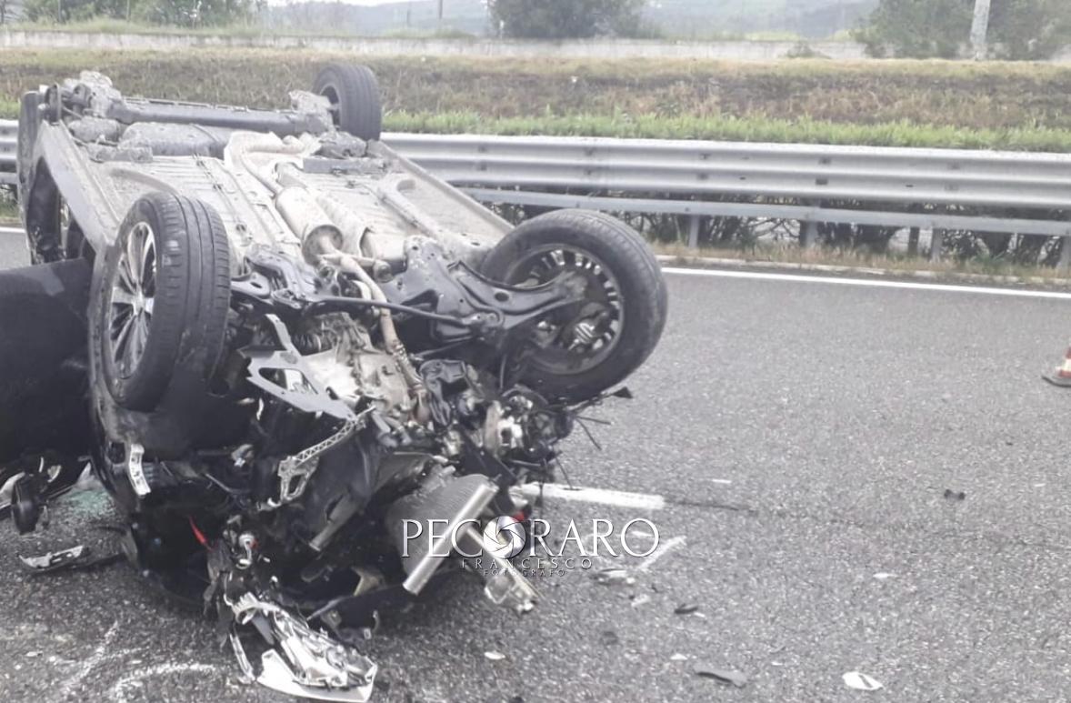 Tragedia Sulla Salerno Reggio Calabria Impatto Fatale Contro Un Camion